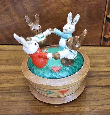Vintage Hand-Painted Wooden Easter Bunny Rabbit Trinket Box Made in Italy 2.5''H