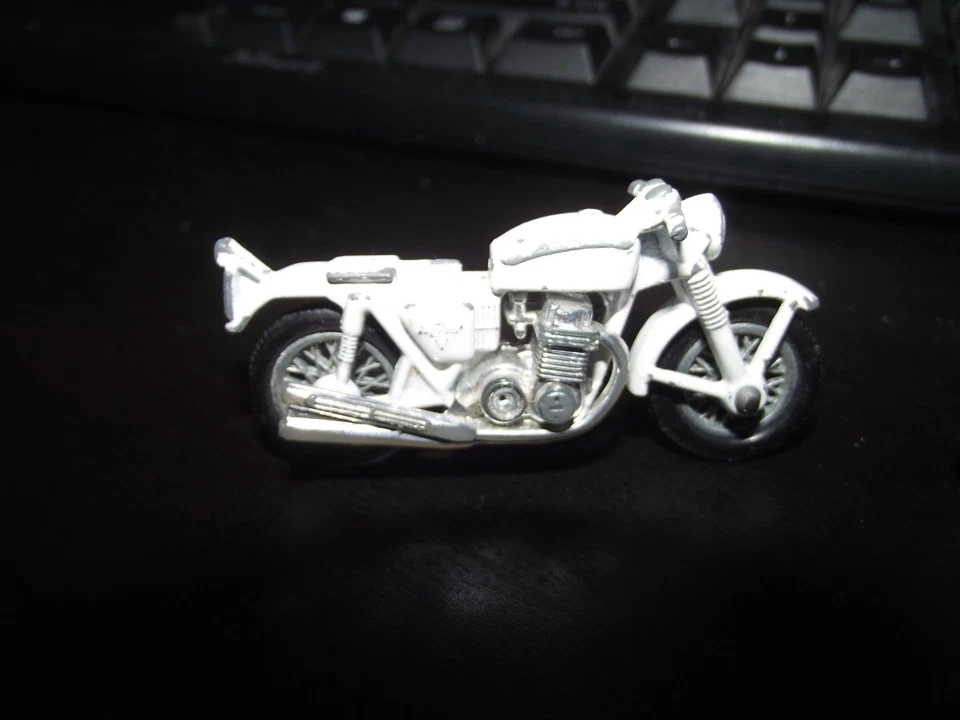 Matchbox №33 HONDA 750 1977 Police Motorcycle With Rider.+ 2 without .Un-boxed. - Image 3 of 4