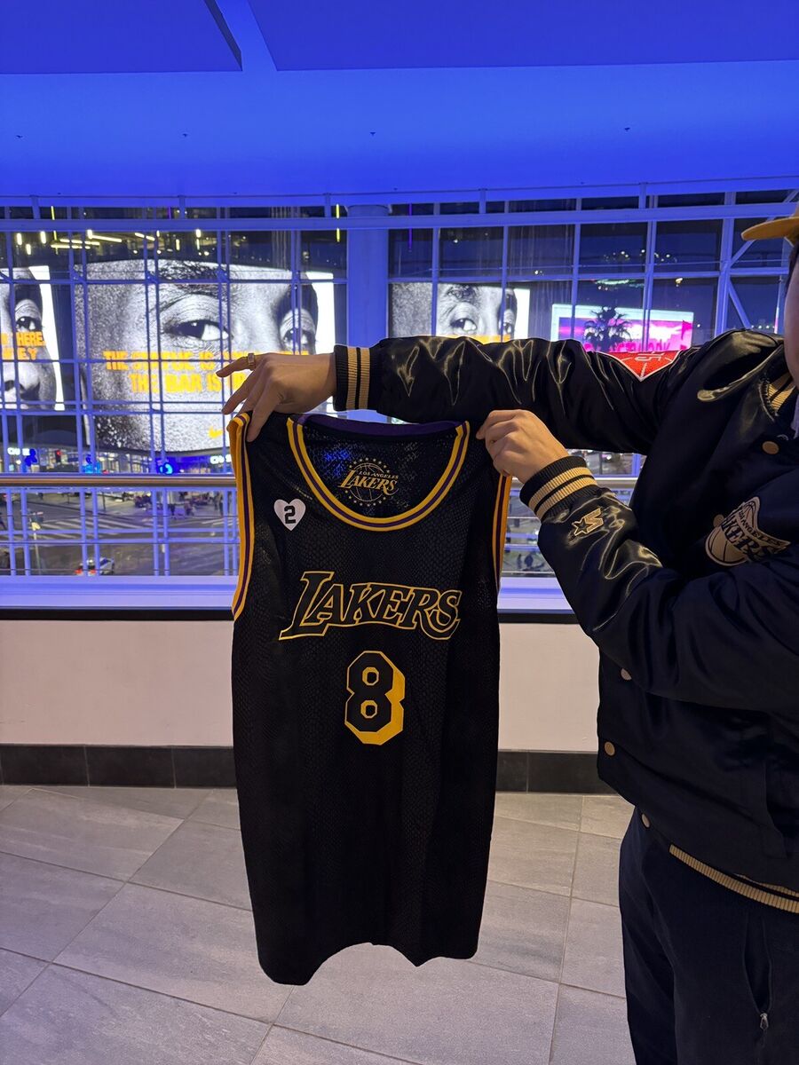 Lakers Kobe Bryant Statue Night Jersey Giveaway. IN HAND | eBay Lakers Kobe Bryant Statue Night Jersey Giveaway. IN HAND | eBay