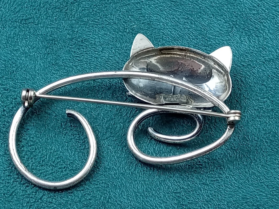 Designer signed Beau Sterling Silver Stylized Cat Pin: 2" x 1.75" tall - Image 4 of 4