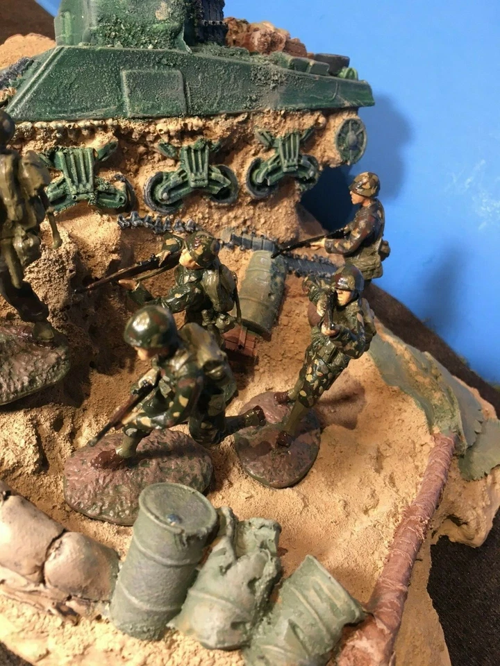 Sherman USMC M-4 Tank Diorama with Six 1/32 Pacific Theater  U.S. Marines WWII  - Image 3 of 4