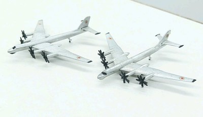 Qty 2 Lot 1:700 Scale Built Painted Russian Tu-95 Bear Plastic Airplane Model