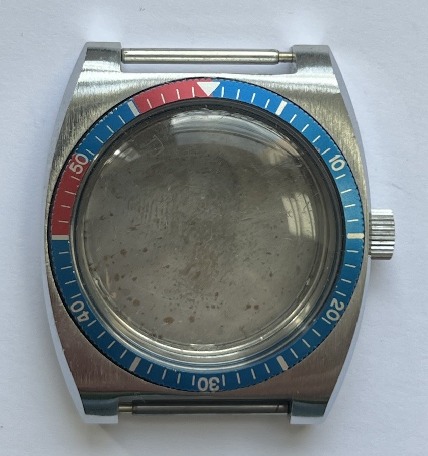 Montre de plongée : boîtier acier 36 mm vintage et jolie lunette pour le quotidien