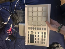 Native Instruments Maschine Mikro MK2 COMES WITH POWERING CORD, GREAT QUALITY