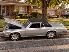 1967-1971 Ford Thunderbird Silver With Black Roof Opening Hood 164 Scale