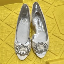 Never worn Nina Ivory Satin Open Toe Bridal Shoes Low Heel Rhinestone Buckle