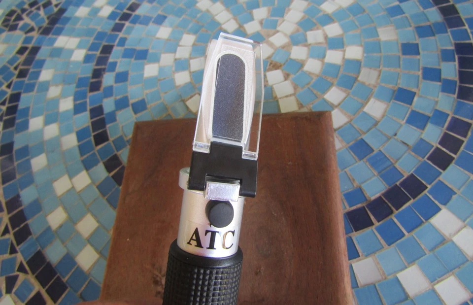 ATC Salinity Refractometer with Saltwater Aquariums Dual Scale 0-100 PPT  No Box - Image 2 of 4