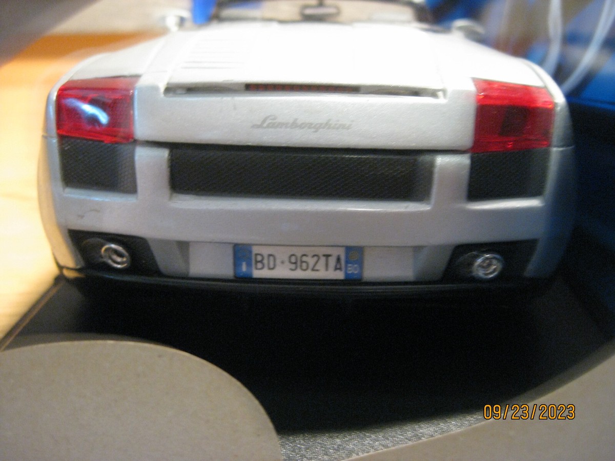 Lamborghini Gallardo ミニカー 1/18 シルバー 1/18 Maisto Lamborghini Gallardo Spyder (Silver) Diecast Car
