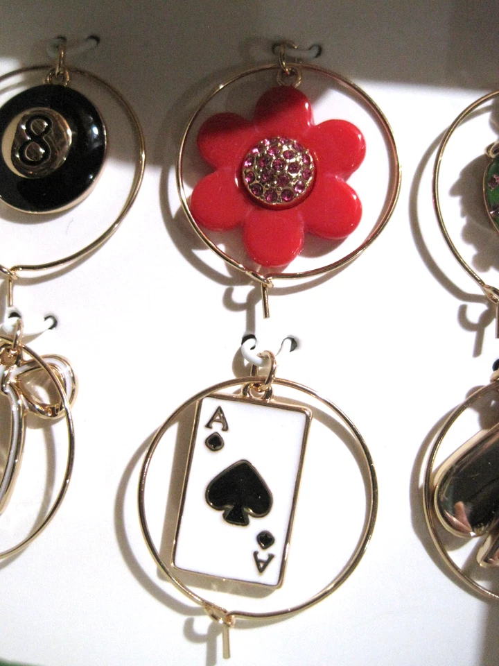 Nuevo juego de 6 dijes de vino KATE SPADE NEW YORK X TARGET Fresa flor arco nuevo en caja Foto 3 de 4