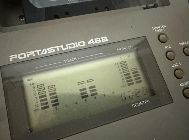 Tascam 488 Portastudio 8-Track Cassette/12-Ch Mixer MTR Very Tascam 488 Portastudio 8-Track Cassette/12-Ch Mixer MTR Very