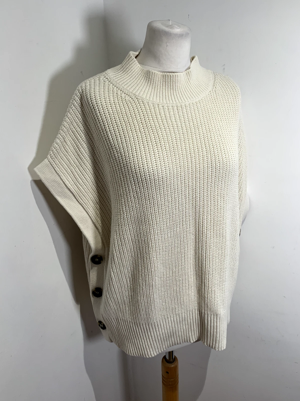 Mint Velvet Poncho Size XL Sleeveless Mock Neck Waffle Knit Cream knit jumper