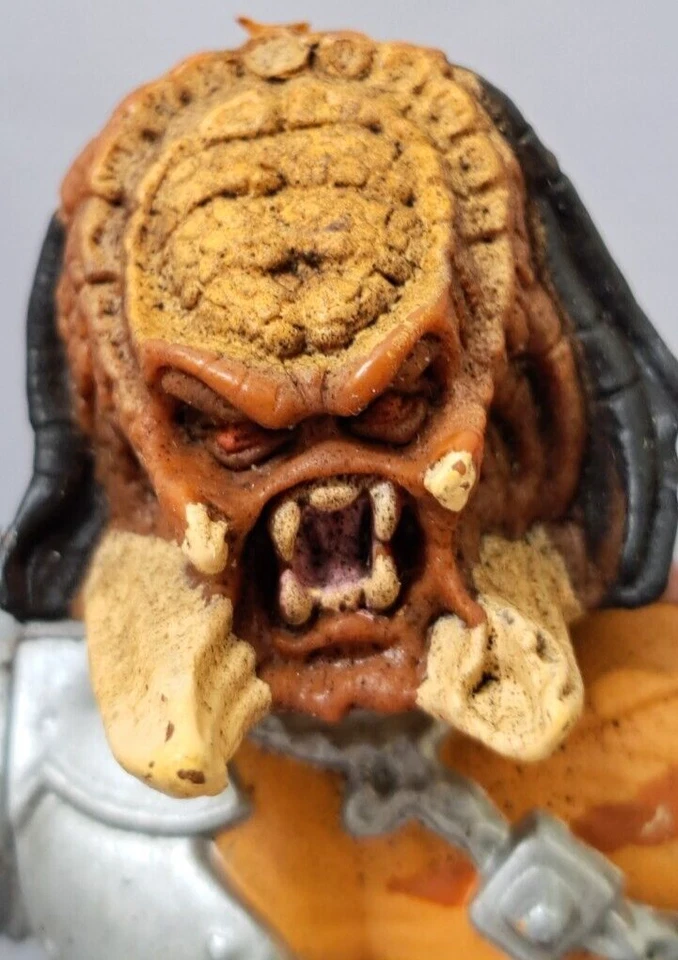 1993 Kenner Predator Action Figure, Alien Hunter Cracked Tusk Predator, 5" VTG - Image 2 of 4