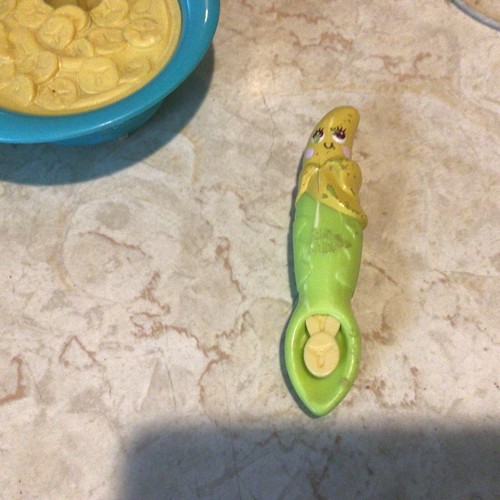 Baby Alive Banana ALL GONE Doll Replacement Banana Dish & Spoon & Hasbro - Picture 2 of 8