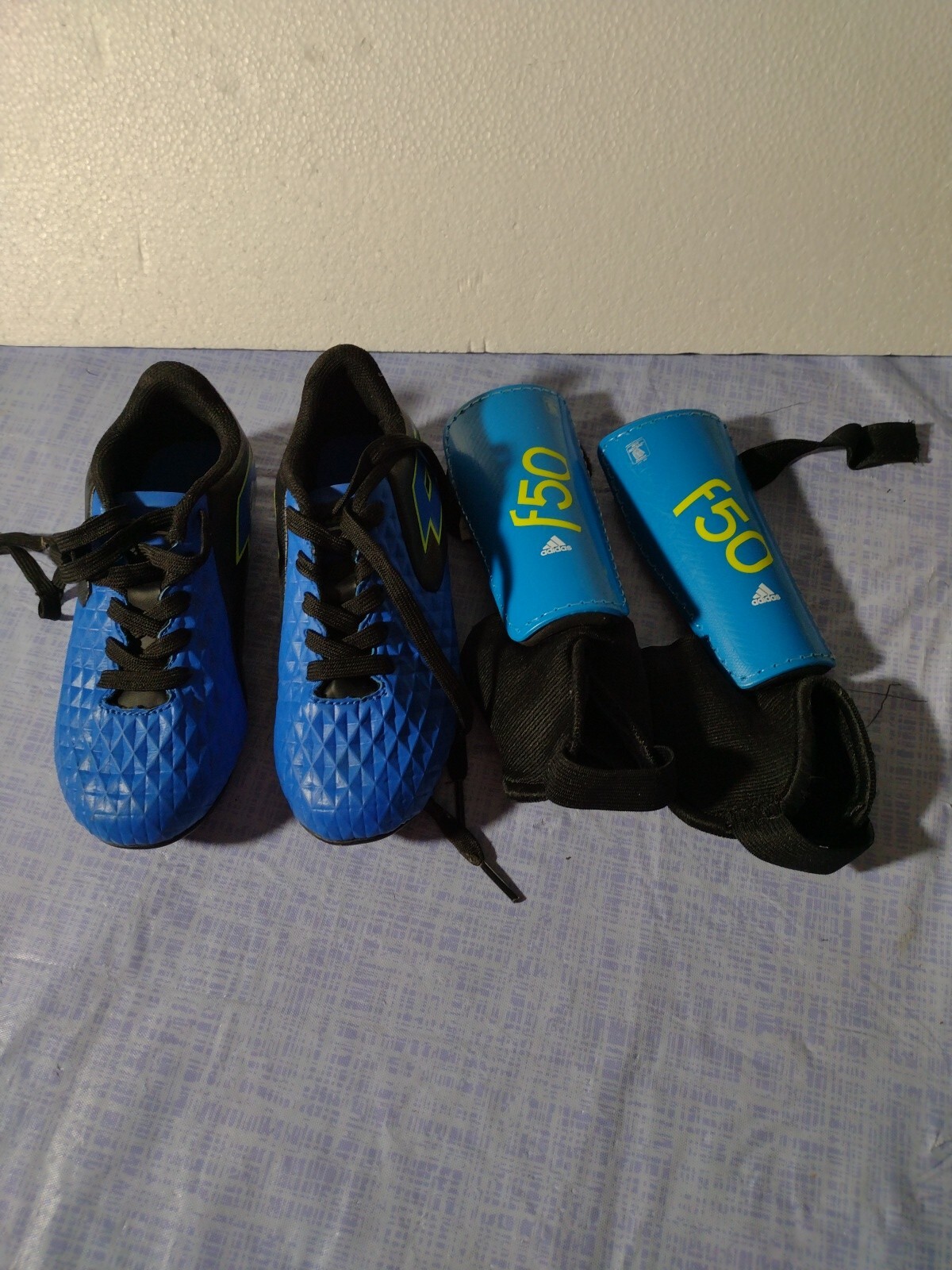 Tacchetti Lotto Forza Elite II taglia 13 e Adidas Shin Guards #F50