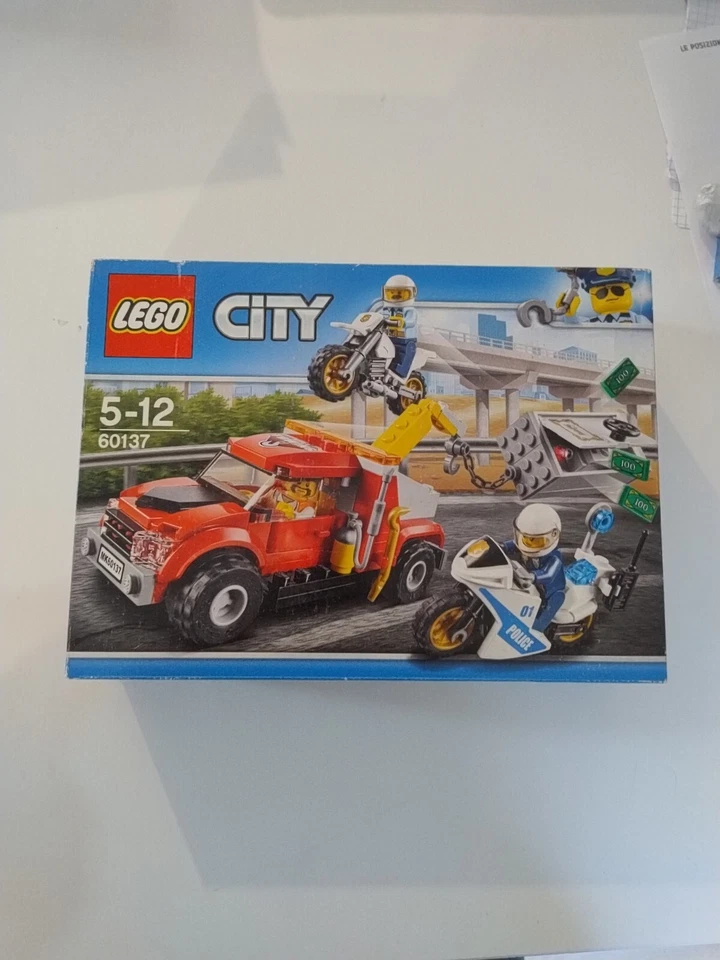 LEGO City 60137 Tow Truck Trouble, foto 1 di 3