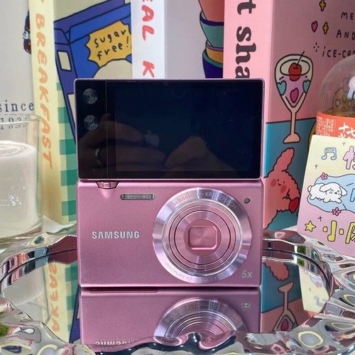 Samsung MV800 Flip-out Selfie 5x Zoom 16 Megapixels Touch Vlog Camera - English - Picture 24 of 24