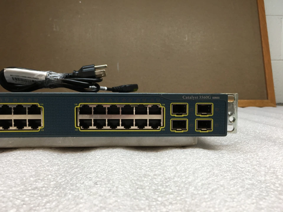 Conmutador administrado Gigabit de 24 puertos Cisco Catalyst 3560G WS-C3560G-24TS-S Foto 3 de 4