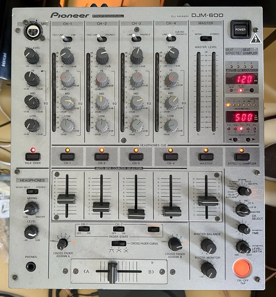 PIONEER DJM-600 DJミキサー Pioneer DJ DJM-600 - 4 Channel Effects Mixer
