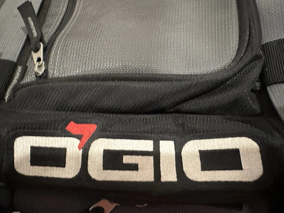 Ogio Layover 24” Rolling Suitcase/Luggage/Carry-On Black/Graphite Great Selling - Image 4 of 4