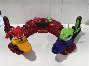 レジェンド・オブ・アケド「ビーストストライク」サーペントフューリーアリーナ Amazon.com: Legends of Akedo Beast Strike Serpent Fury Arena