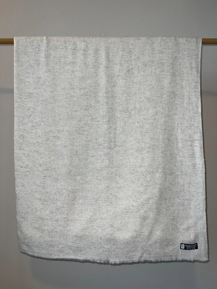 XL Natural Cashmere Blanket – Luxurious Warm & Made In Nepal 50”x115” Beige - Image 4 of 4