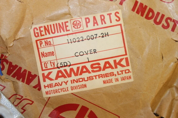 Cubierta de culata Kawasaki KZ400 OEM NUEVA PIEZA # 11022-007-2H Foto 2 de 4