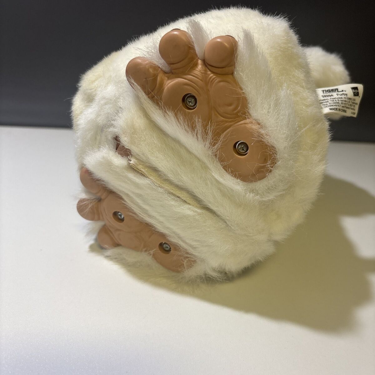2005 Hasbro Furby 59294 Snowball White w Tan Belly Blue Eyes 2005 Hasbro Furby 59294 Snowball White w Tan Belly Blue Eyes