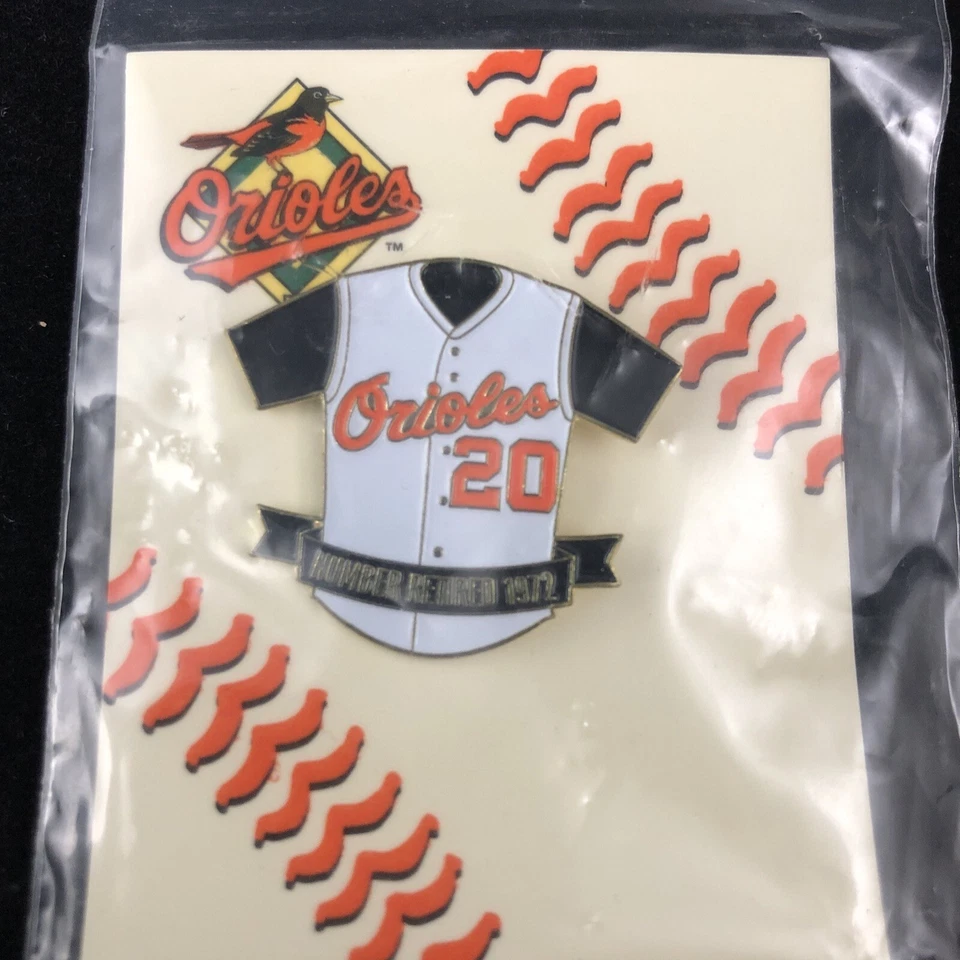 Prendedor Two Orioles retirado número 20 Frank Robinson recuerdo solapa sombrero chaqueta prendedores Foto 2 de 4