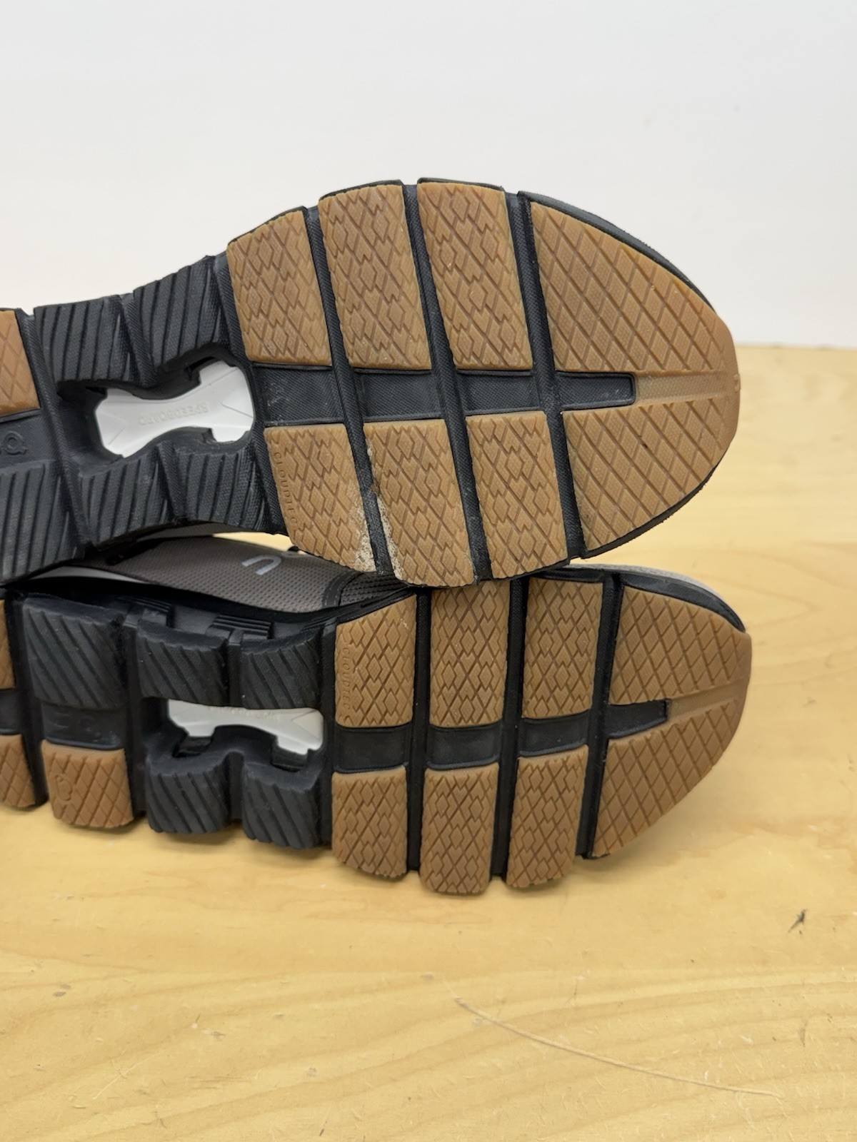 On Cloud X 4 Eclipse lightweight Gray running Sho… - image 9