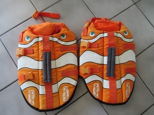 OUTWARD HOUND  DOG LIFE JACKETS  SIZE SM  LOT OF 2