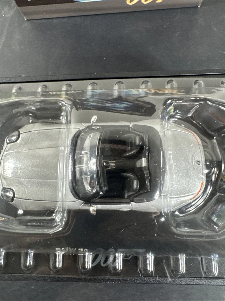 ИЗДАНИЕ JAMES BOND 1999 BMW Z8 - The World Is Not Enough масштаб 1:43 - Изображение 2 из 4