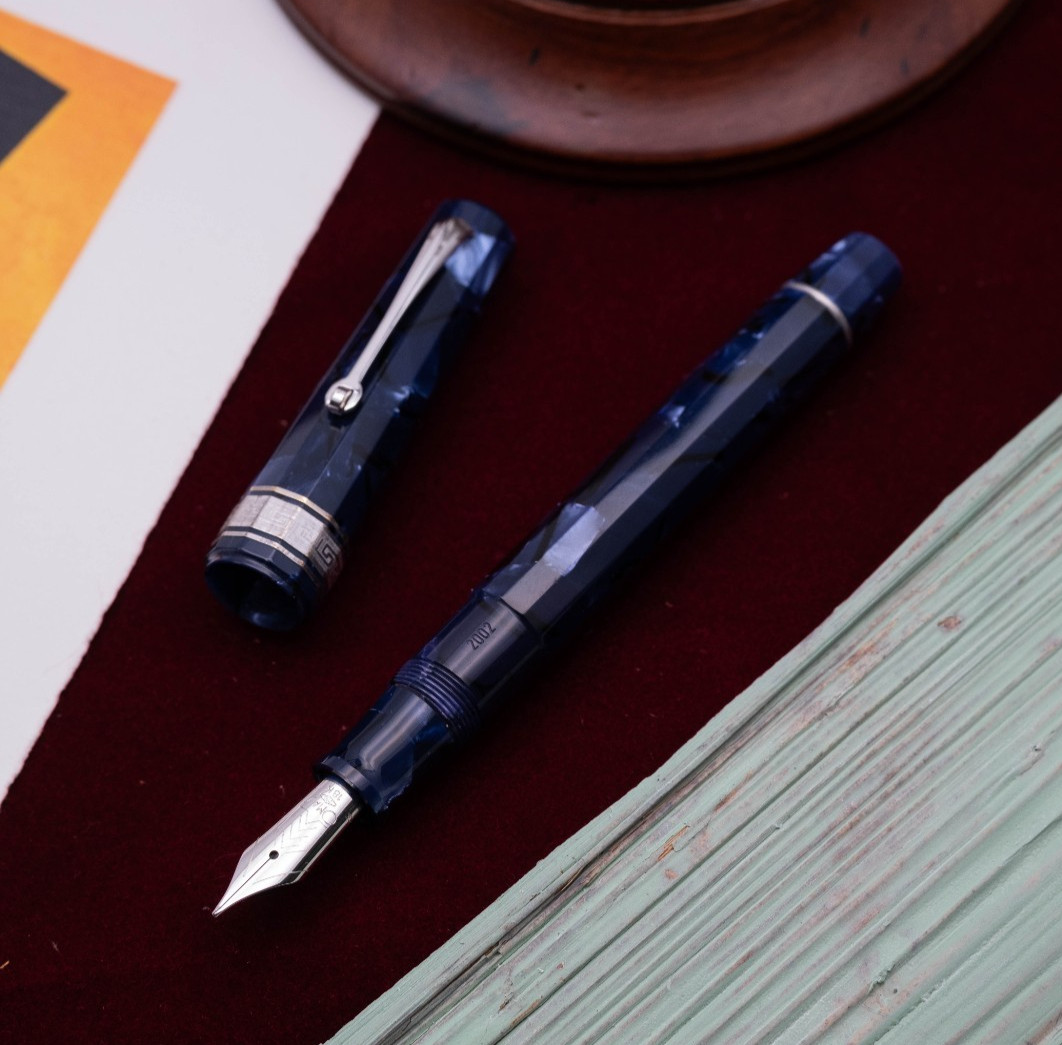 Omas - Paragon Blue Royale 2002 - Fountain Pen - Nib M 18k