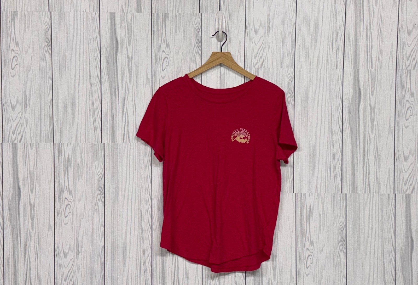 Old Navy t shirt womens size large short sleeve solid red graphic print every
