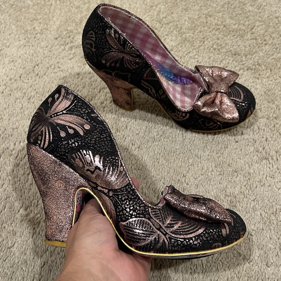 Irregular Choice Talla 8 Nick Of Time Tacones con lazo Negro Rosa Mariposa Brillo Foto 2 de 4