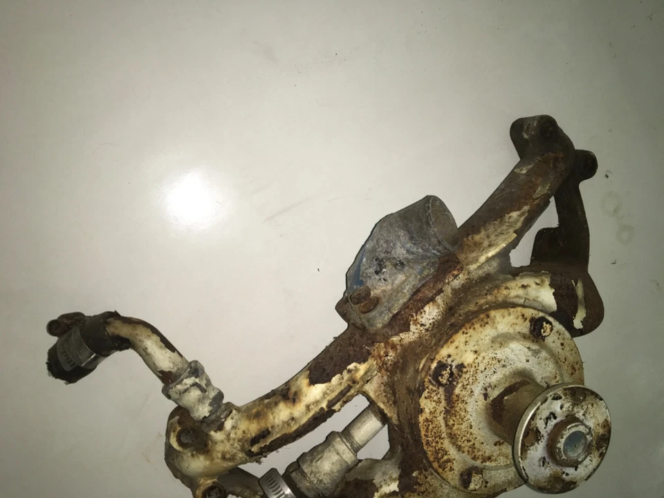 Carcasa de bomba de agua original Studebaker V8 534562 Hawk Commander Foto 2 de 3