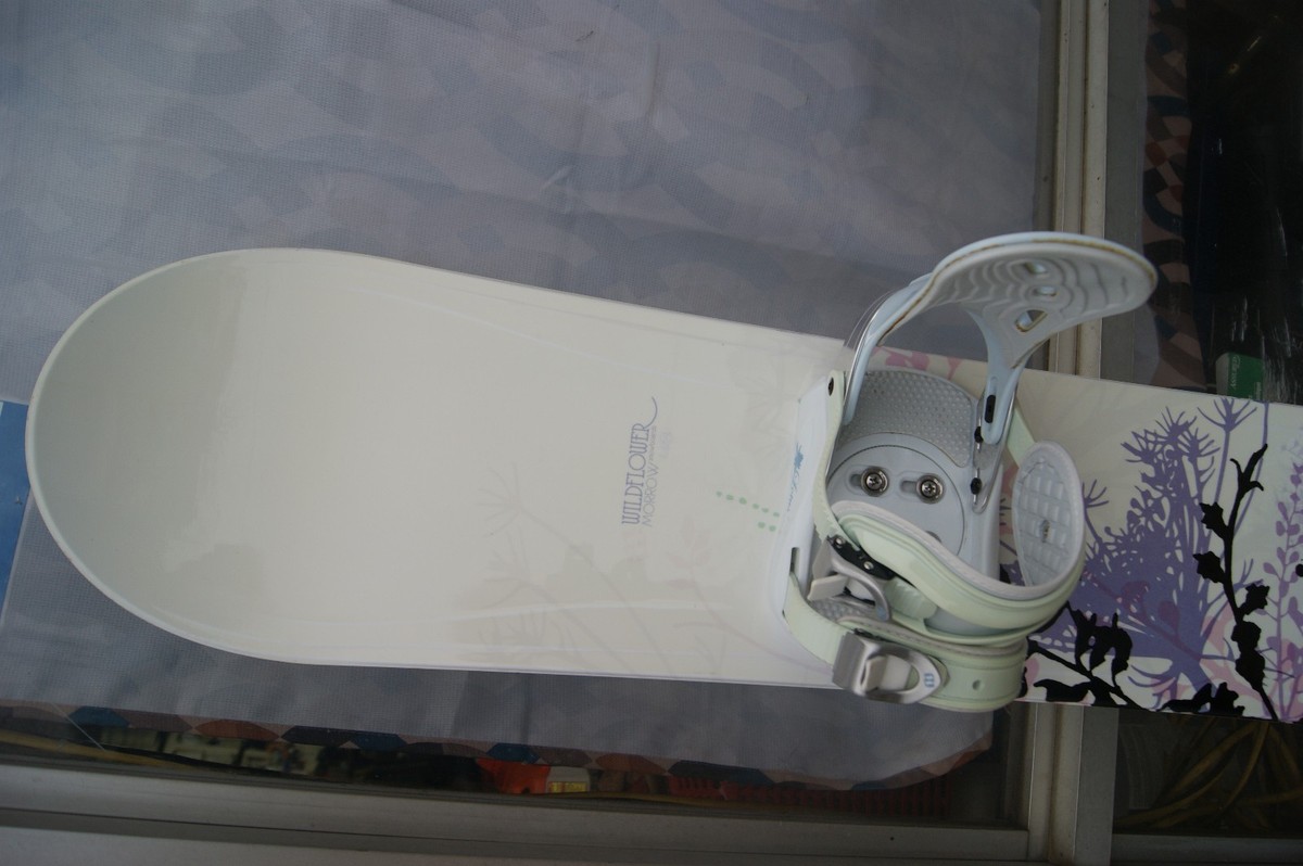 MORROW WILDFLOWER 48 SNOW BOARD WITH BINDERS IN GREAT