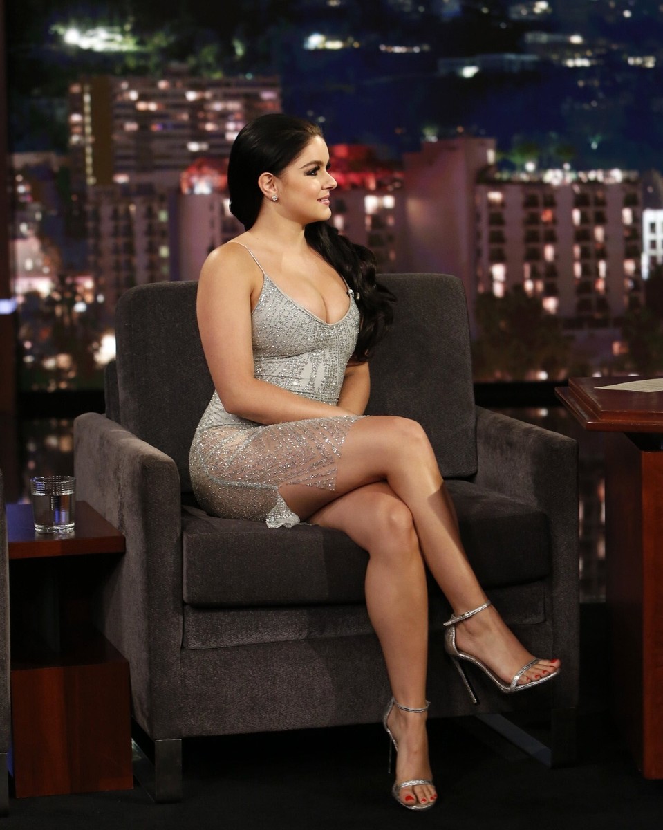SEXY ARIEL WINTER 8x10 PHOTO *