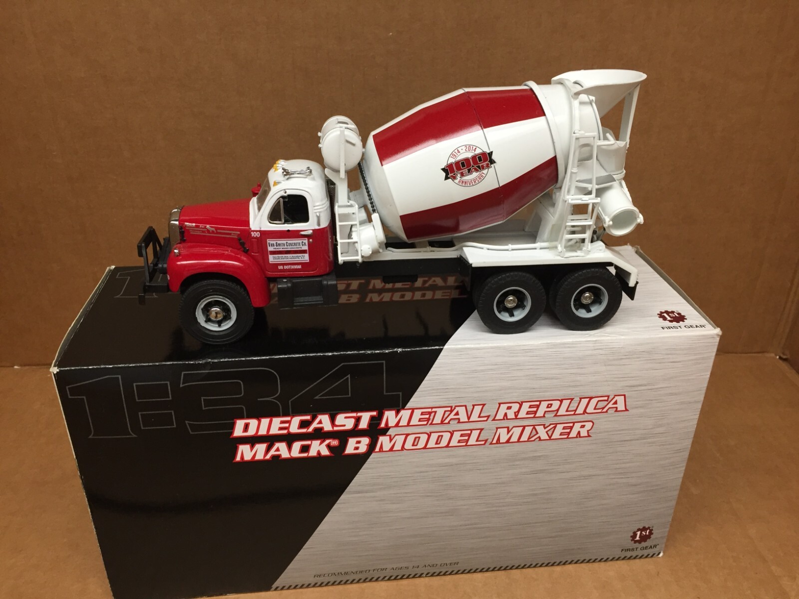 FIRST GEAR MACK 1960'S BMODEL CONCRETE CEMENT MIXER TRUCK VANSMITH
