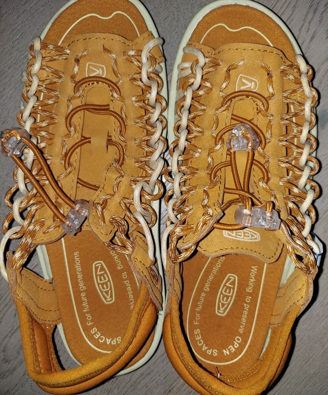 Keen Uneek Strappy Waterfront Sandal Shoe For Women's In US sizes 6. NEW!!