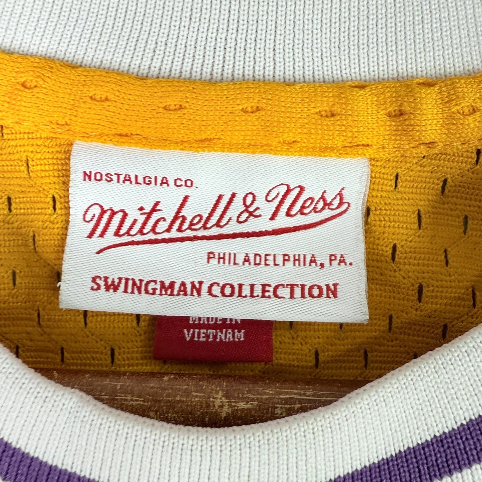 Camiseta deportiva juvenil LG Magic Johnson Hardwood Classics Mitchell & Ness Lakers 1984-85 Foto 3 de 4