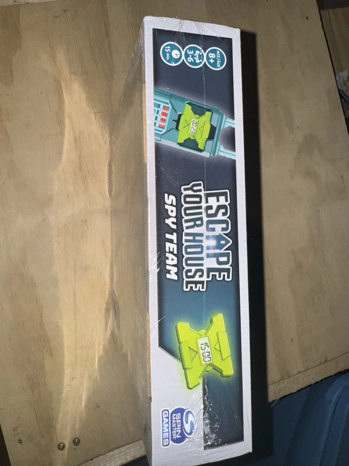 ESCAPE ROOM Spy Team Fun Strategy Family Edition BOARD GAME Escape Your House - Image 2 of 4