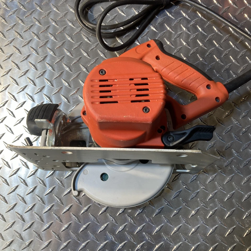 Milwaukee Heavy Duty 7-1/4" Tilt-Lok Adjustable Hndle Circular Saw 120V USA 6390 - Image 4 of 4