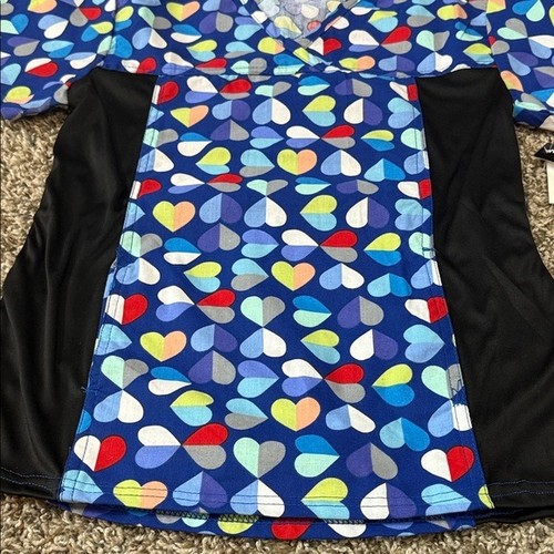 Melrose May-Hill Scrub Top XS Hearts Print Blue Black Side Panels NWT - Picture 3 of 4