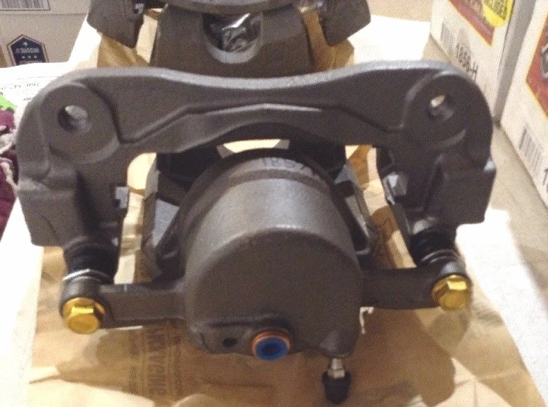 PINZAS DE FRENO DELANTERAS SEMICARGADAS CAMBRO Y SOPORTE TOYOTA HIGHLANDER (EXC HÍBRIDO) Foto 3 de 4