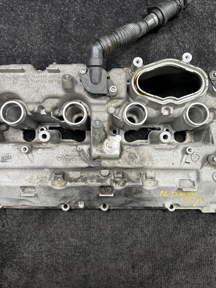Tampa da válvula do motor do lado direito BMW X6M S63 2016 fabricante de equipamento original - Imagem 4 de 4