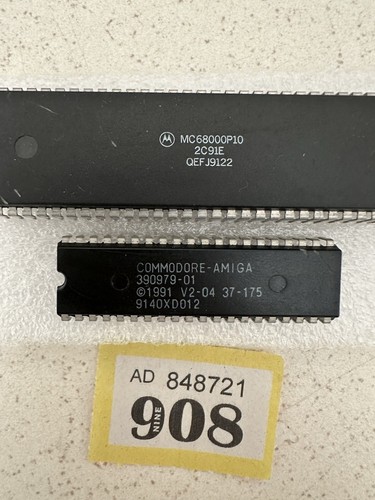 Commodore Amiga 500+ P10 CPU Chip + 2.04 ROM Chip A500, A500+, A1500 i A2000