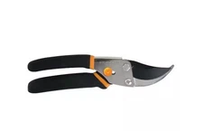 Fiskars 5/8 in. Cut Capacity Classic Bypass Hand Pruning Shears