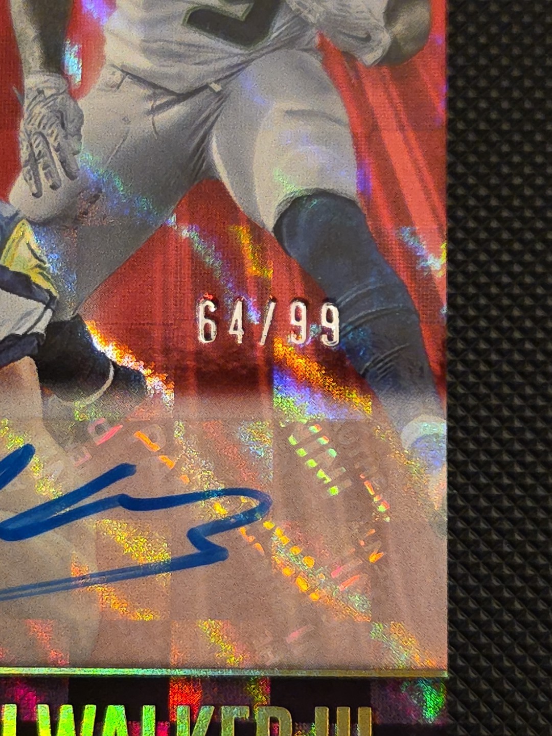 2022 Panini Chronicles Essentials Autographs Kenneth Walker III Red /99 #ESS-KEW thumbnail 2