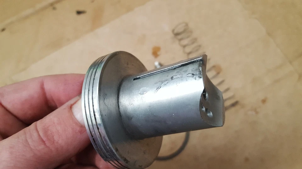 1970 1971 1972 Honda N600 Z600 carburetor slide spring top cover ASSY - Imagem 4 de 4