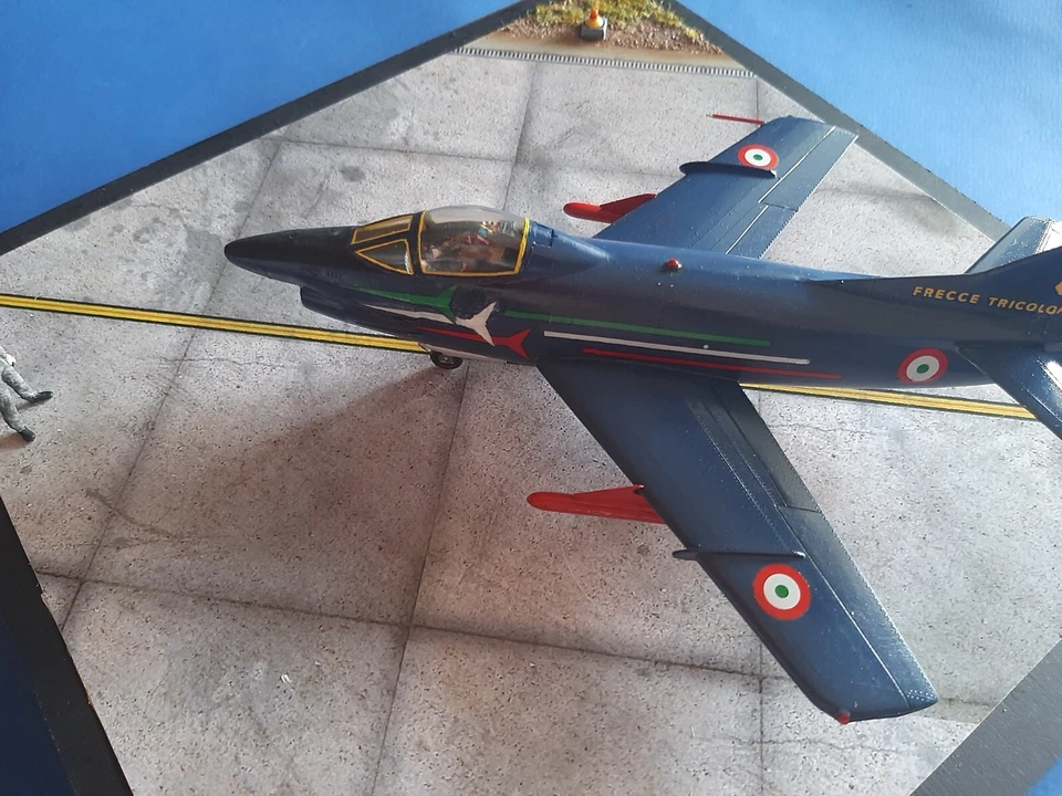 Fiat G.91 PAN Frecce tricolori 1/48 Italeri  with diorama ( cm 29 x 29 ) 1 - Immagine 4 di 4